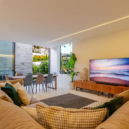 Contemporary House Cabedelo * 비아나도카스텔로